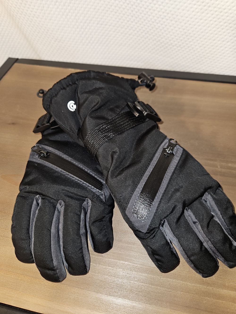 Champion Kids Black and Gray Insulated Gloves Waterproof